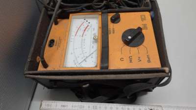 Altes Multimeter IM 10 Isolationsmessgerät Vintage Elektro Messgerät