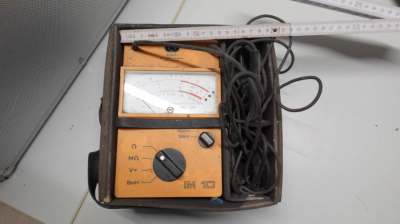 Altes Multimeter IM 10 Isolationsmessgerät Vintage Elektro Messgerät